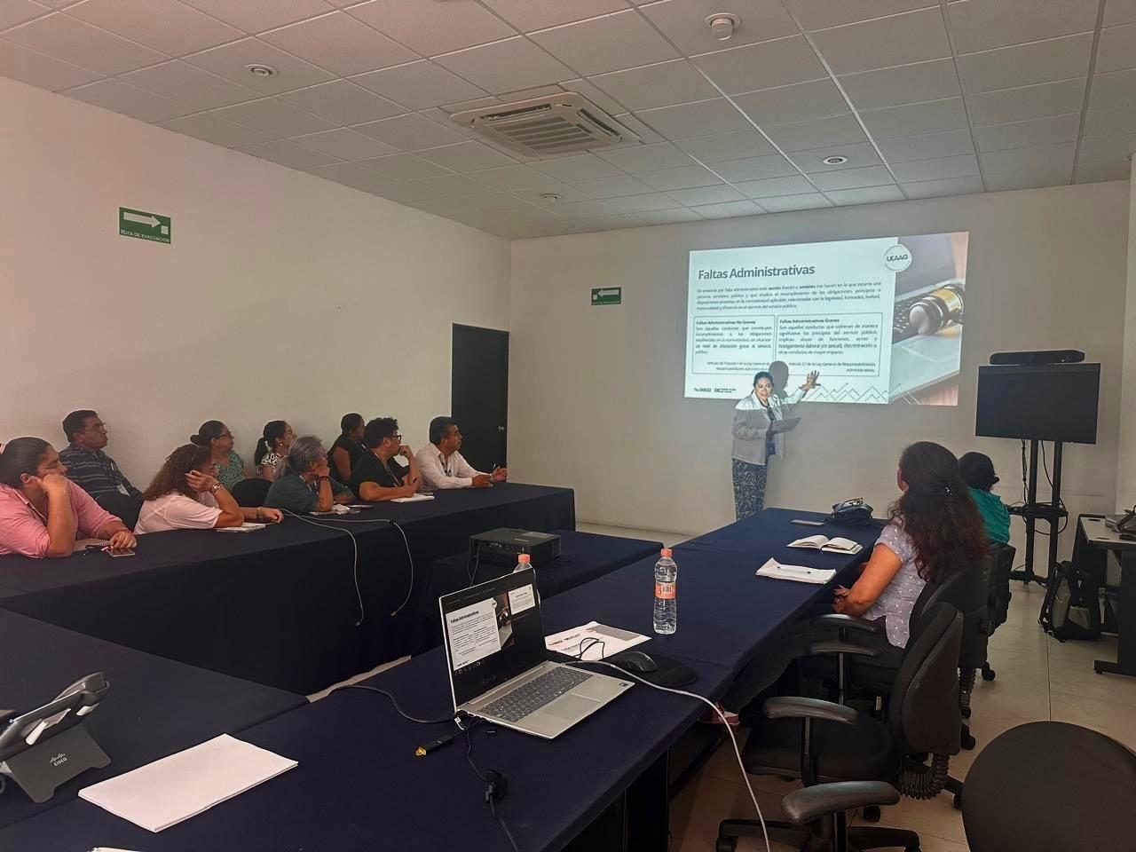 Fotografía 2 de la Plática “Faltas Administrativas” impartida en Veracruz el 8 de mayo de 2026